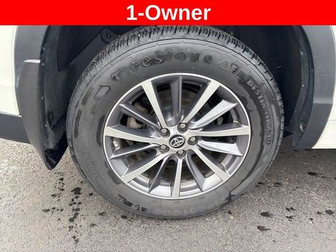 Used 2018 Toyota Highlander SE image 11