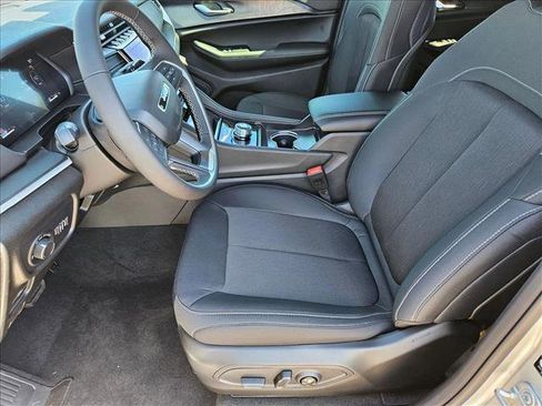 New 2025 Jeep Grand Cherokee Laredo image 4