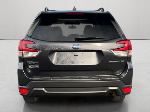 Used 2019 Subaru Forester Premium AWD/4WD image 4