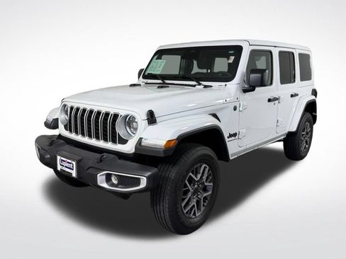 Used 2025 Jeep Wrangler Unlimited Sahara AWD/4WD image 10