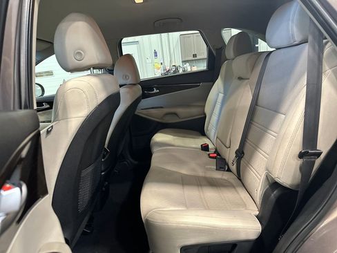 Used 2020 Kia Sorento LX AWD/4WD image 26