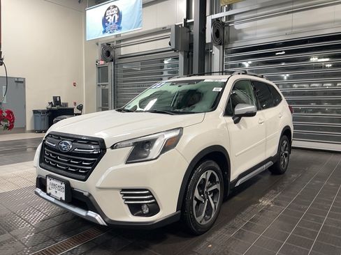 Used 2022 Subaru Forester Touring image 3