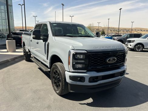 New 2026 Ford F250 Lariat w/ Black Appearance Package image 4
