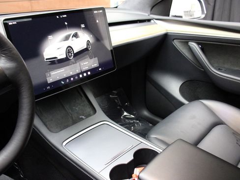 Used 2023 Tesla Model Y Long Range image 27