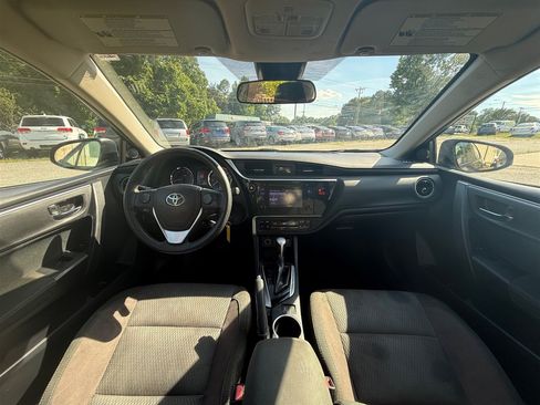 Used 2018 Toyota Corolla LE FWD image 9