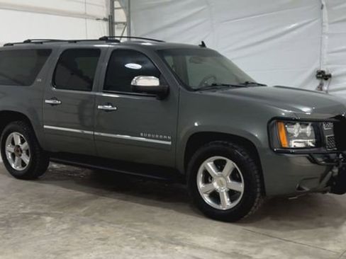 Used 2011 Chevrolet Suburban LTZ image 2