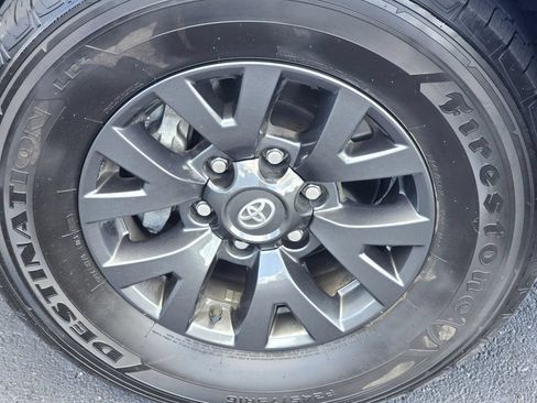 Certified 2023 Toyota Tacoma SR5 AWD/4WD image 10