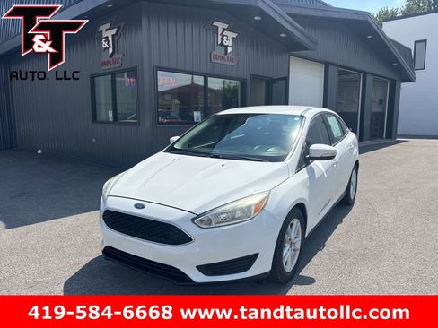 Used 2017 Ford Focus SE FWD image 1
