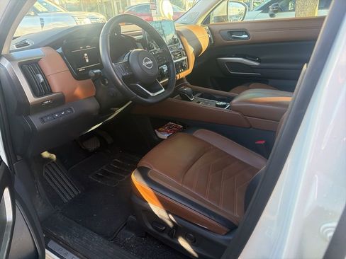 Certified 2023 Nissan Pathfinder Platinum image 9