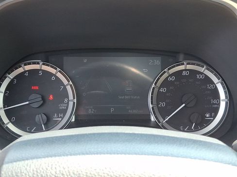 Used 2023 Toyota Highlander XLE AWD/4WD image 11