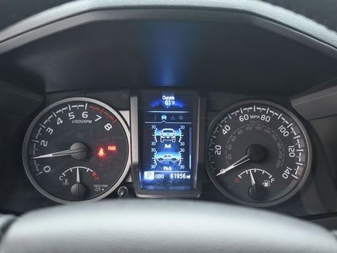 Used 2022 Toyota Tacoma TRD Off-Road AWD/4WD image 10