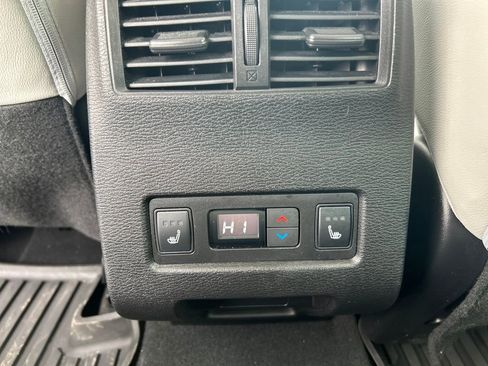 Used 2023 Mitsubishi Outlander SEL image 16