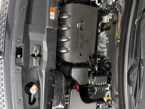 Used 2020 Mitsubishi Outlander ES image 28