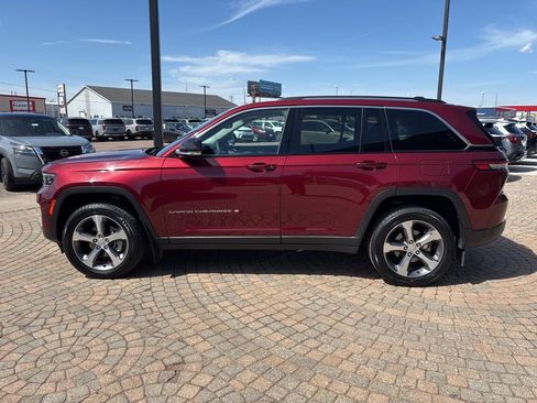 Used 2023 Jeep Grand Cherokee Limited image 8