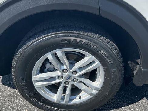 Used 2021 Ford Explorer XLT w/ Equipment Group 202A AWD/4WD image 21