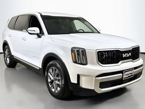 Used 2024 Kia Telluride LX FWD image 3