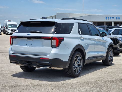 New 2026 Ford Explorer ST-Line w/ ST-Line Street Pack RWD image 4