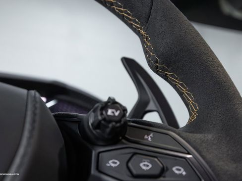 Used 2025 Lamborghini Revuelto image 32