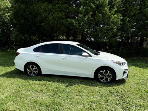Used 2019 Kia Forte LXS FWD image 2