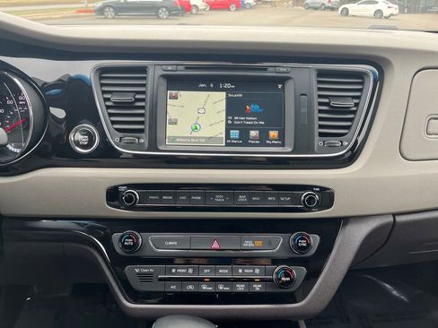 Used 2018 Kia Sedona SX Limited w/ SX Limited Prestige Package image 25