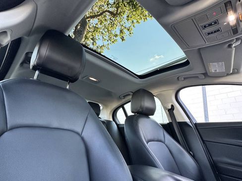 Used 2017 Jaguar XE Premium RWD image 12