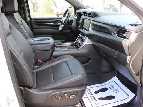 Used 2023 GMC Yukon Denali w/ Advanced Technology Package AWD/4WD image 19