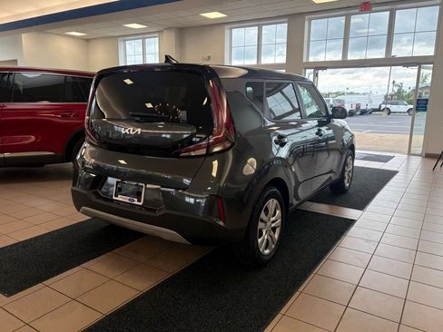 Used 2023 Kia Soul LX FWD image 5