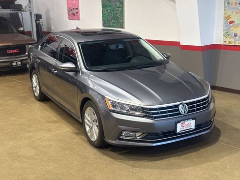 Used 2018 Volkswagen Passat 2.0T SE FWD image 42