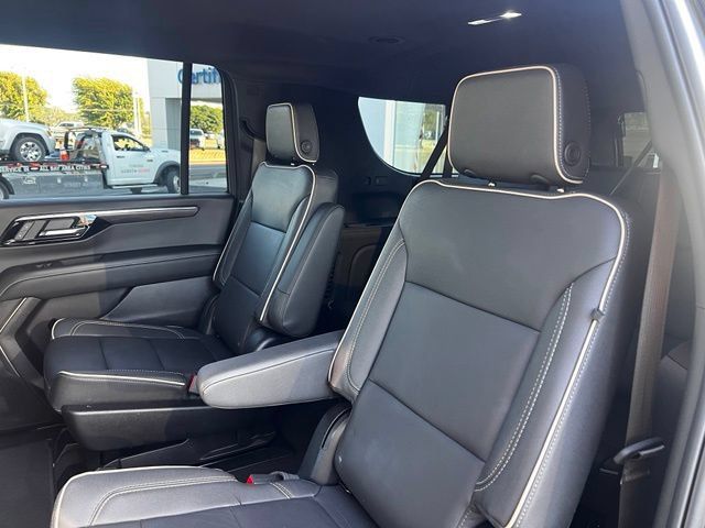 Used 2026 Chevrolet Suburban Premier AWD/4WD image 24