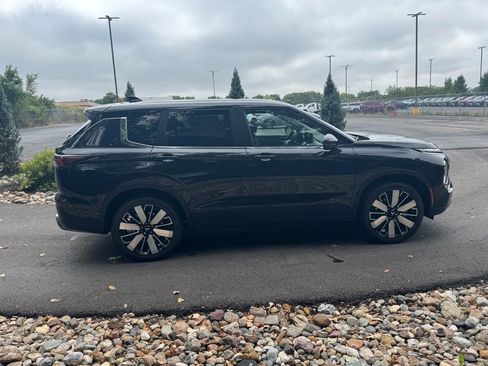 New 2025 Mitsubishi Outlander SE image 6