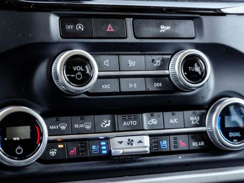 Used 2024 Ford Expedition Max XLT image 38