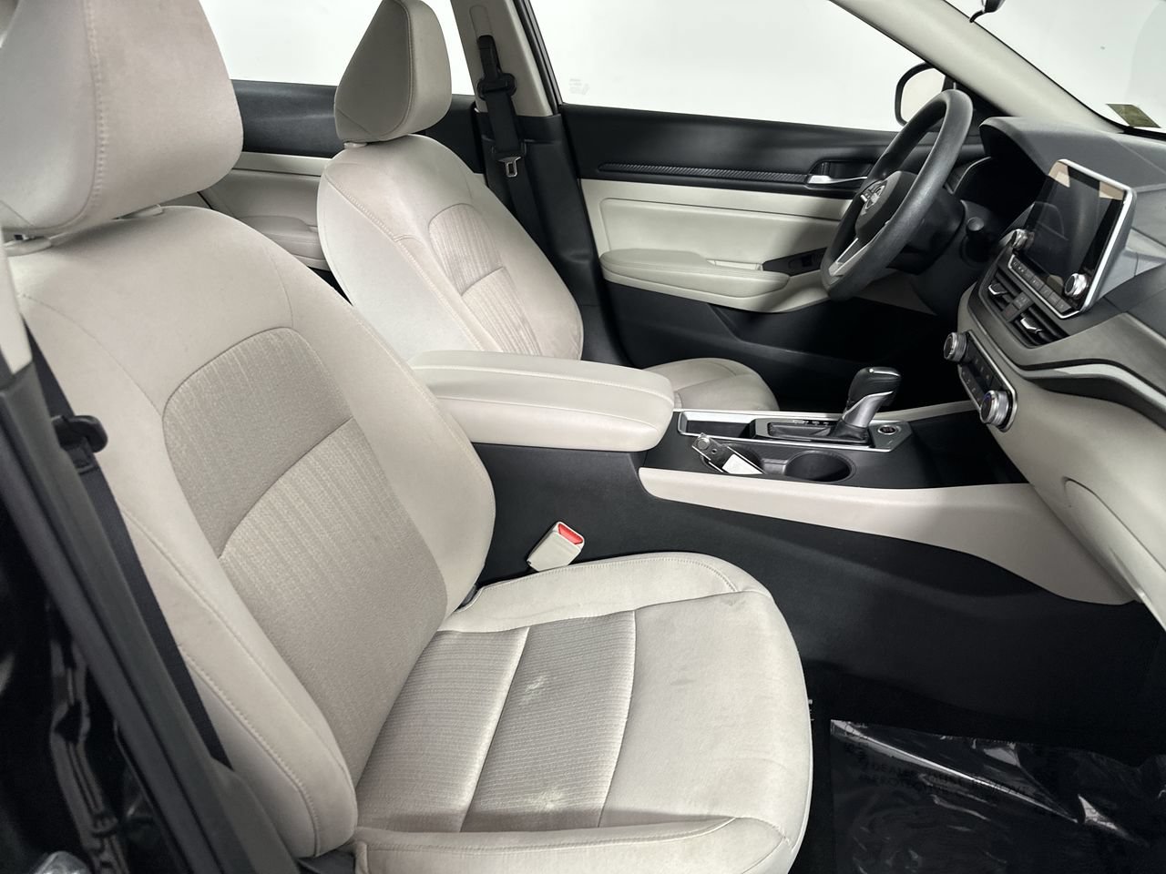 Used 2025 Nissan Altima 2.5 SV FWD image 17