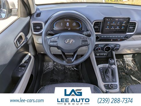 Used 2024 Hyundai Venue Limited image 13