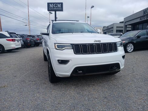 Used 2017 Jeep Grand Cherokee Limited 75th Anniversary image 4