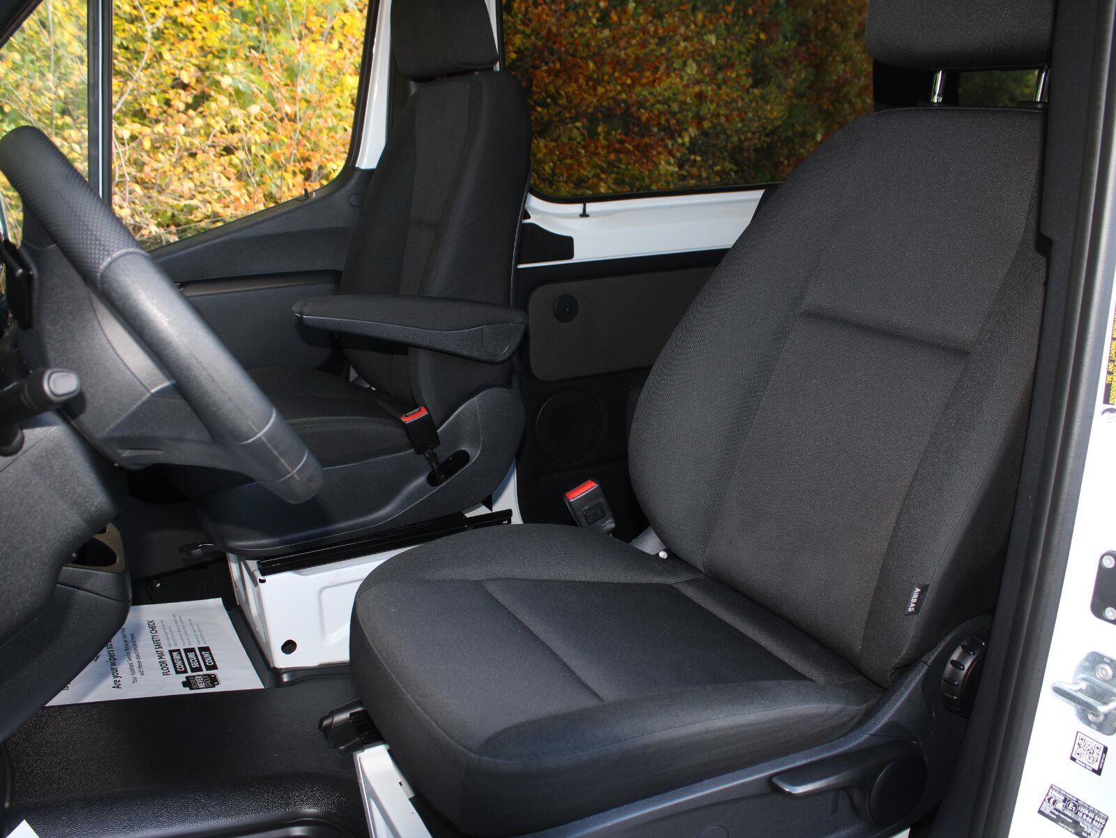 Used 2025 Mercedes-Benz Sprinter 2500 image 23
