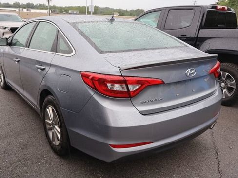 Used 2015 Hyundai Sonata SE w/ Option Group 09 FWD image 3