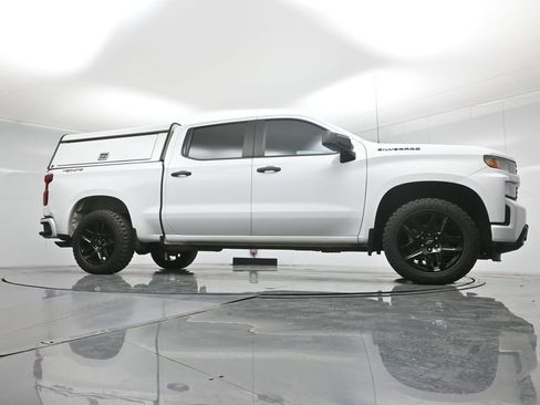 Used 2022 Chevrolet Silverado 1500 Custom w/ LPO, Blackout Package AWD/4WD image 4