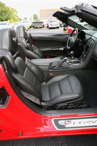 Used 2013 Chevrolet Corvette 427 w/ 1SB Preferred Equipment Group RWD image 25