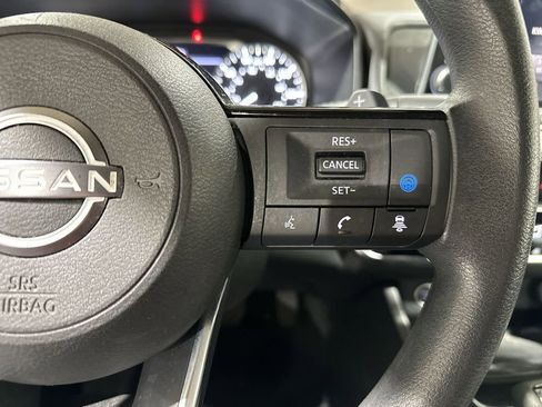 Used 2023 Nissan Rogue SV image 30