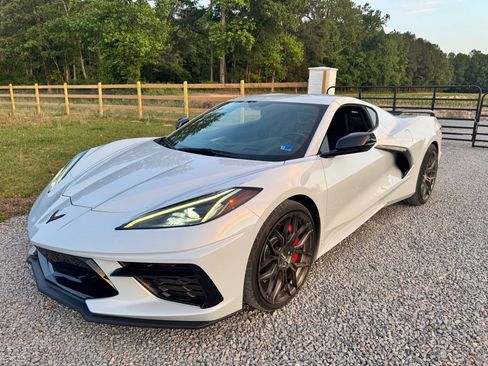 Used 2021 Chevrolet Corvette Stingray Preferred Cpe w/ Z51 Performance Package RWD image 3