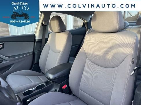 Used 2015 Hyundai Elantra SE image 16