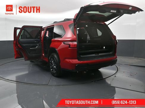 Used 2023 Toyota Sequoia Platinum AWD/4WD image 52
