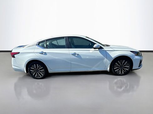 Used 2023 Nissan Altima 2.5 SV FWD image 8