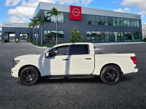 Used 2024 Nissan Titan SV w/ SV Convenience Package image 5