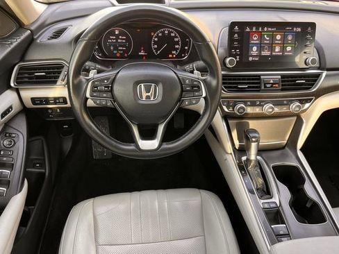 Used 2018 Honda Accord Touring image 10