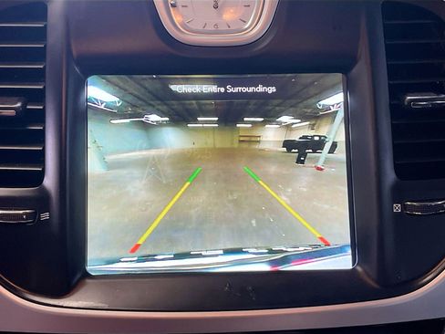 Used 2023 Chrysler 300 Touring image 13