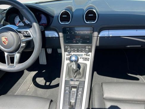 Used 2024 Porsche 718 Boxster RWD image 13