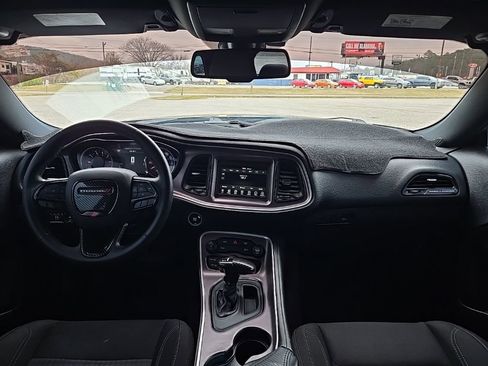 Used 2019 Dodge Challenger SXT image 3