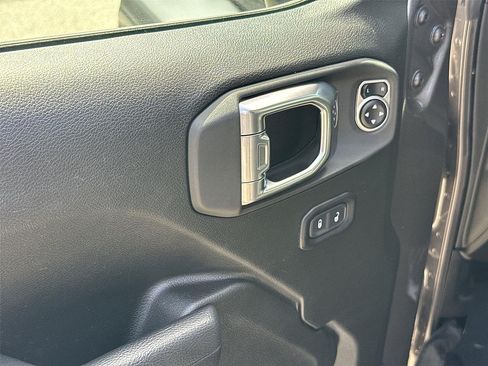 Used 2025 Jeep Wrangler Unlimited Sport AWD/4WD image 21