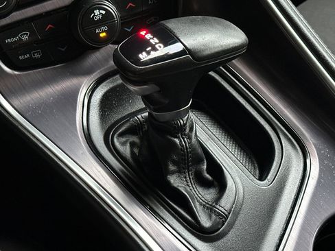 Used 2018 Dodge Challenger SXT image 27